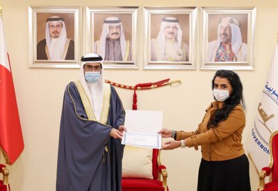 سمو محافظ المحافظة الجنوبية يكرم الكوادر النسائية بالمحافظة