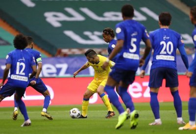 تغريم مجموعة من لاعبي الهلال والنصر لعدم ارتداء الكمامة