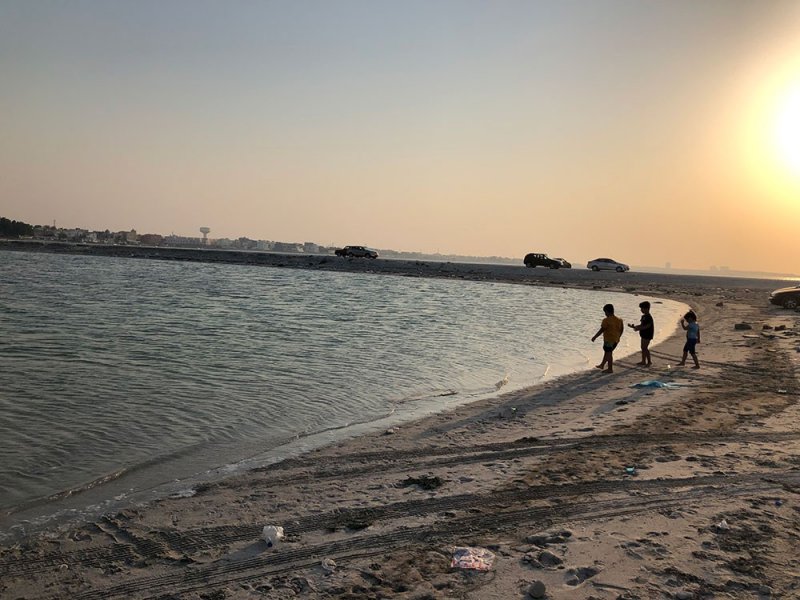 قاع البحر يبتلع مراهقين في سترة وعناية الله تنقذهما