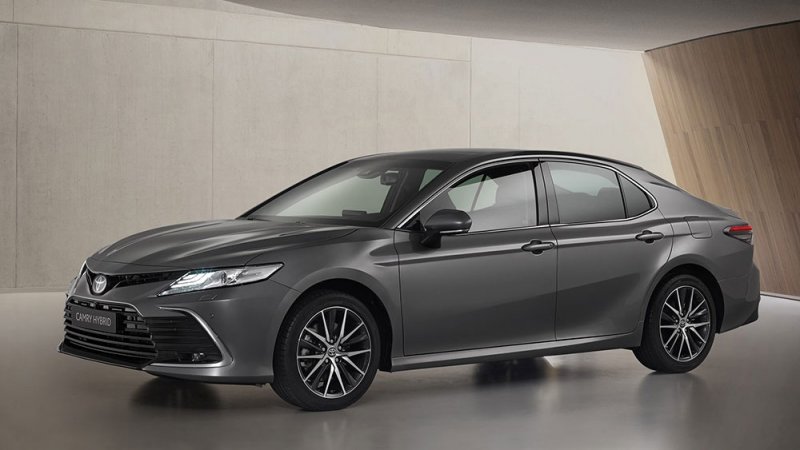 "تويوتا" تكشف النقاب عن أيقونتها Camry
