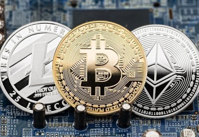 بيتكوين تتراجع من أعلى مستوياتها التاريخية