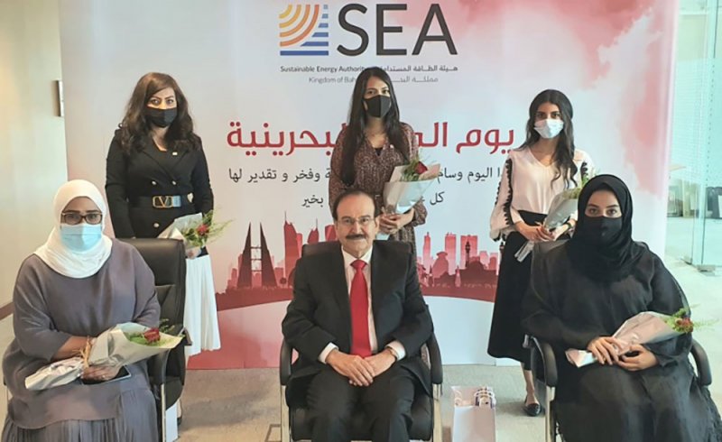رئيس هيئة الطاقة يكرم الكوادر النسائية بالهيئة
