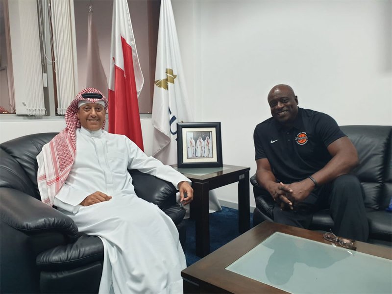 العلوي يستقبل مدرب منتخب السلة ويشيد بالجهاز الفني