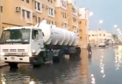 فيضانات الأمطار تهدّد قاطني بيوت مدينة عيسى