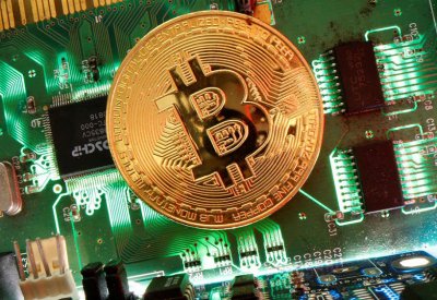 "بيتكوين" تقفز 12% وتتجاوز مستوى 19300 دولار في 24 ساعة