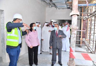 وزيرا "الأشغال" و"الصحة" يطلعان على مشاريع المجمع الطبي في المحرق