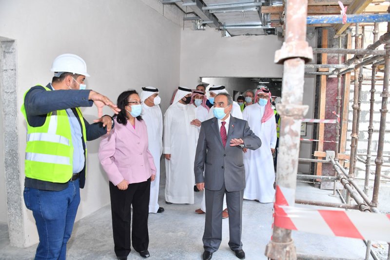 وزيرا "الأشغال" و"الصحة" يطلعان على مشاريع المجمع الطبي في المحرق