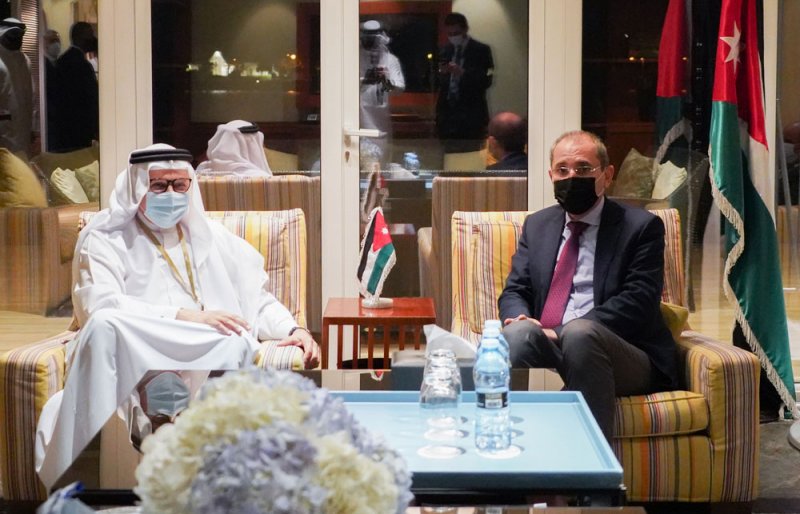 وزير الخارجية يجتمع مع نائب رئيس الوزراء وزير الخارجية وشؤون المغتربين بالمملكة الأردنية الهاشمية الشقيقة