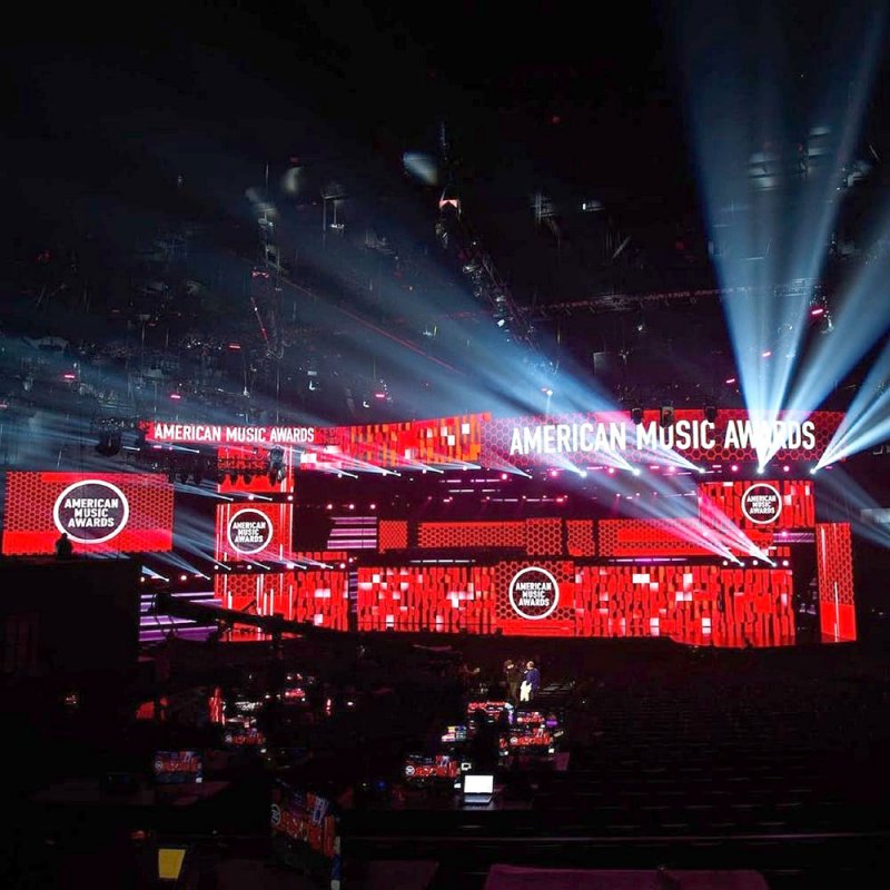 توزيع جوائز “American Music Awards 2020” بغناء النجوم