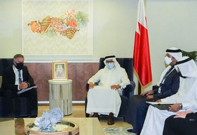 وزير الخارجية يجتمع مع سفير الاتحاد الأوروبي المعين لدى مملكة البحرين والمقيم في الرياض