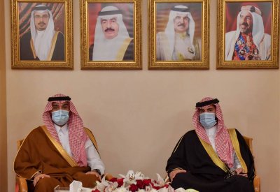 وزير الرياضة السعودي يصل البحرين لحضور سباق رولكس للفورمولا