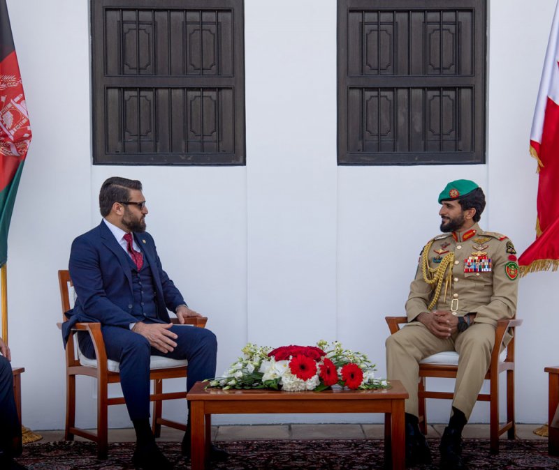 ناصر بن حمد يستقبل مستشار الأمن الوطني بجمهورية أفغانستان