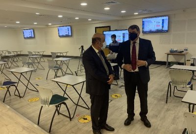 الأمين العام للتعليم العالي يزور الجامعة الأمريكية وجامعة البحرين الطبية