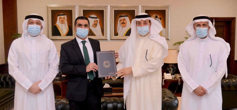وزير العمل والتنمية الاجتماعية يشيد بدعم البنك الأهلي المتحد لصندوق العمل الاجتماعي الأهلي