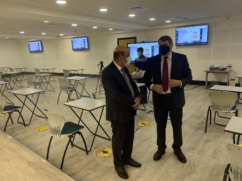 الأمين العام للتعليم العالي يزور الجامعة الأمريكية وجامعة البحرين الطبية
