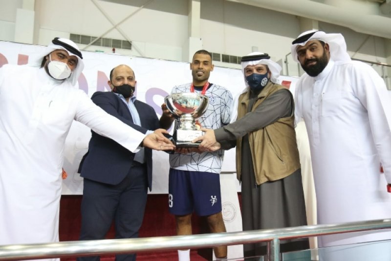بالصور.. النجمة يتوج بدوري كبار اليد