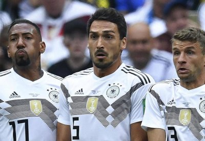 لوف يفتح الباب لعودة الثلاثي المستبعد