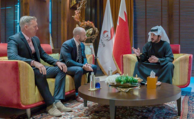 خالد بن حمد يستقبل مدير عام نادي كوبرا البحرين