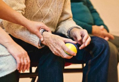 دراسة: هذه الأطعمة والمشروبات تحميك من الخرف والزهايمر
