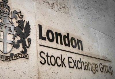 مؤشرات الأسهم البريطانية تغلق على ارتفاع