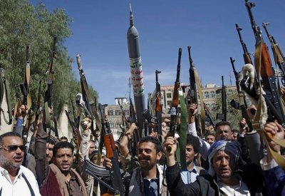 استنكار وتنديد.. قذيفة حوثية تقتل لاعباً معروفاً ونجله