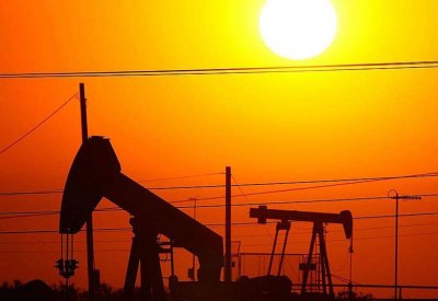 بعد اللقاحات.. النفط ينتعش ويكسر حاجز الـ50 دولارا