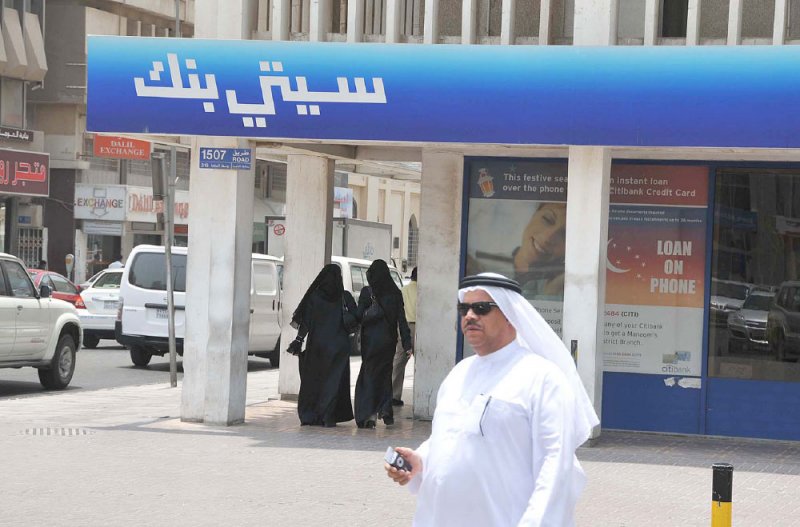 307 آلاف بطاقة ائتمان و35 صرافًا لكل ألف نسمة