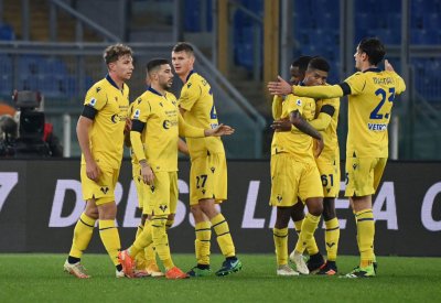 هيلاس فيرونا يتغلب على مضيفه لاتسيو 2-1 بالدوري الإيطالي