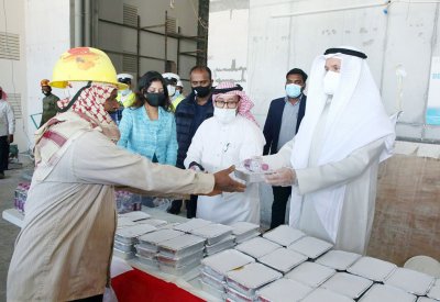 محافظة العاصمة تواصل حملة "معاً نهتم لدعم العمال"