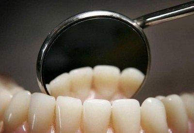 متى تنظف أسنانك صباحا؟ خبراء يحددون "الوقت الأنسب"