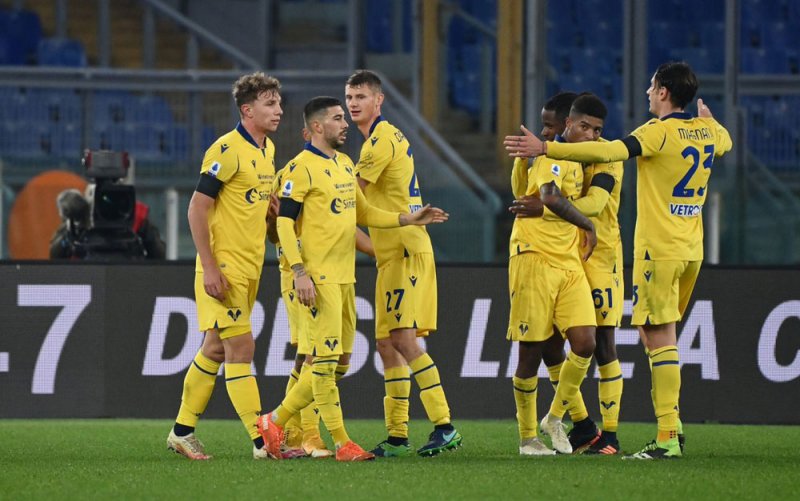 هيلاس فيرونا يتغلب على مضيفه لاتسيو 2-1 بالدوري الإيطالي
