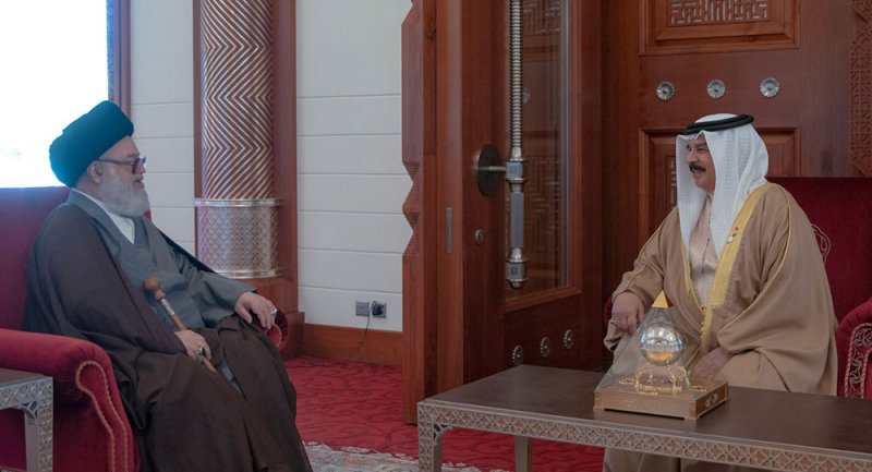 جلالة الملك المفدى يستقبل سماحة الشيخ عبدالله الغريفي