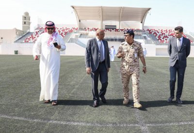 البوعينين و"داتو" يتفقدان سير العمل بالملاعب الخارجية