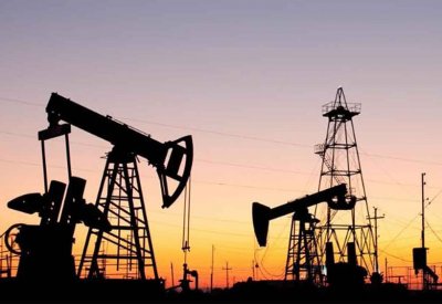 تضرر الناقلة في ميناء جدة يقفز ببرنت فوق 50 دولاراً