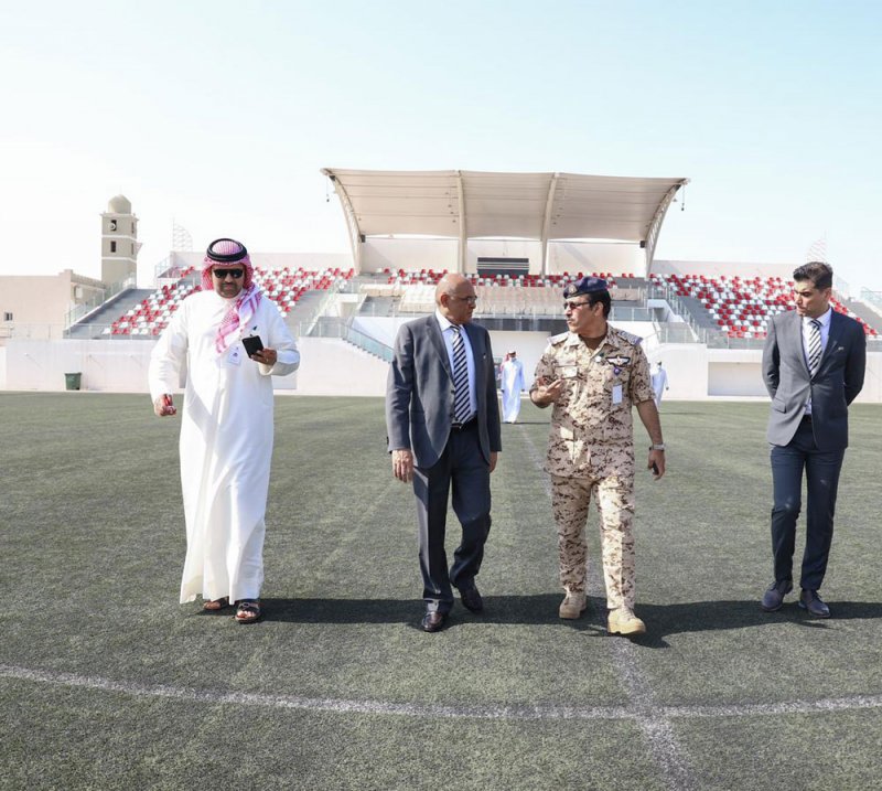 البوعينين و"داتو" يتفقدان سير العمل بالملاعب الخارجية