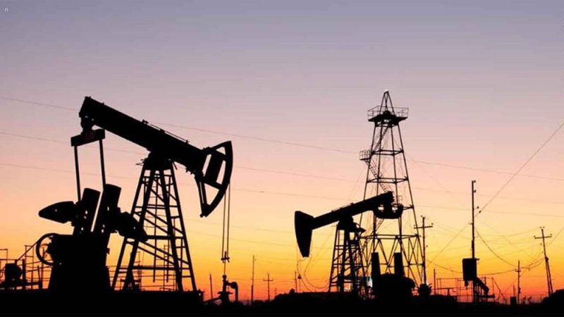تضرر الناقلة في ميناء جدة يقفز ببرنت فوق 50 دولاراً