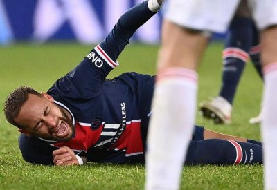 اعتذار لنيمار بعد الإصابة المبكية.. والأب يرد بغضب