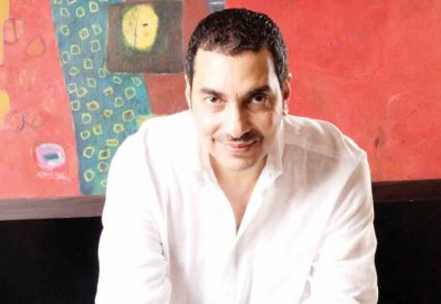 معرض تشكيلي للبحريني خالد الطهمازى في جهورية مصر