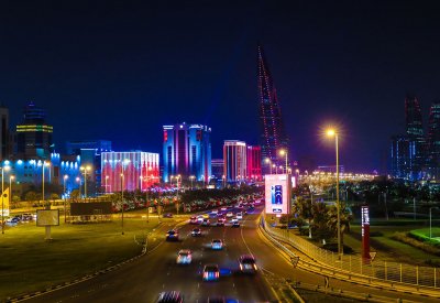 بالصور: البحرين تتوشح بزينة الأعياد الوطنية