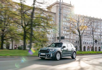 BMW تستعد لإنتاج  MINI كروس أوفر المستقبلية