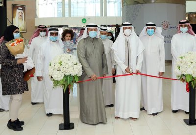 محافظ العاصمة يفتتح معرض المنحوتات الخشبية بمجمع السيف