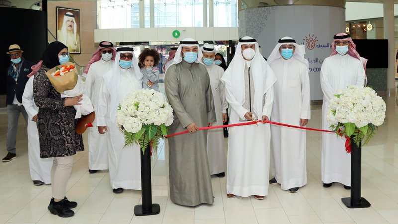 محافظ العاصمة يفتتح معرض المنحوتات الخشبية بمجمع السيف