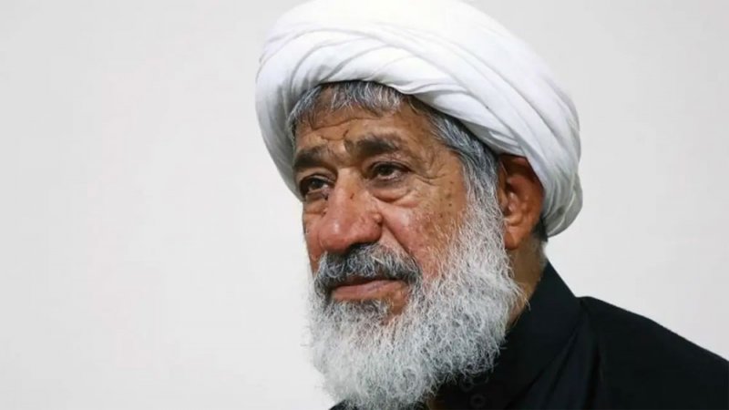 مرجع إيراني يهاجم خامنئي لإعدام زم.. وينتقد صمت السيستاني
