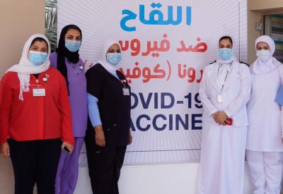بالصور: إقبال لافت على أخذ اللقاح المضاد لفيروس كورونا