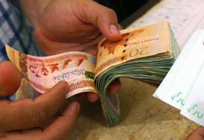 المركزي الليبي يوافق على سعر صرف رسمي جديد للعملة