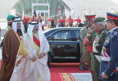 جلالة الملك: أسر الشهداء لا يقلون بطولة عن أبنائهم