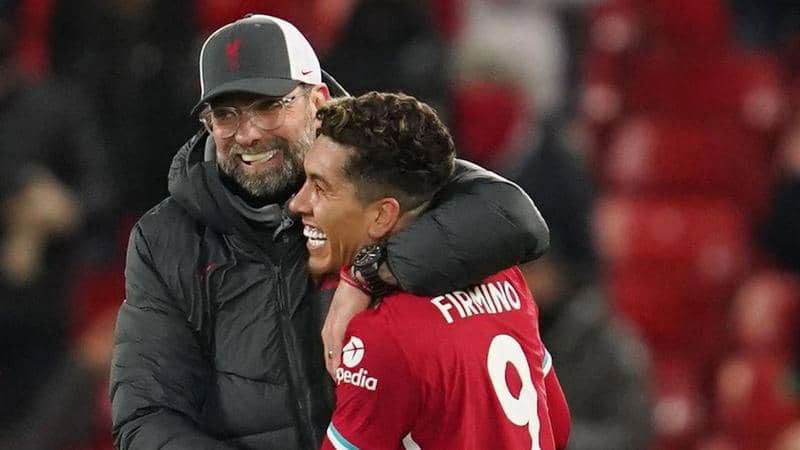 ليفربول ينفرد بالصدارة بعد فوز متأخر على توتنهام