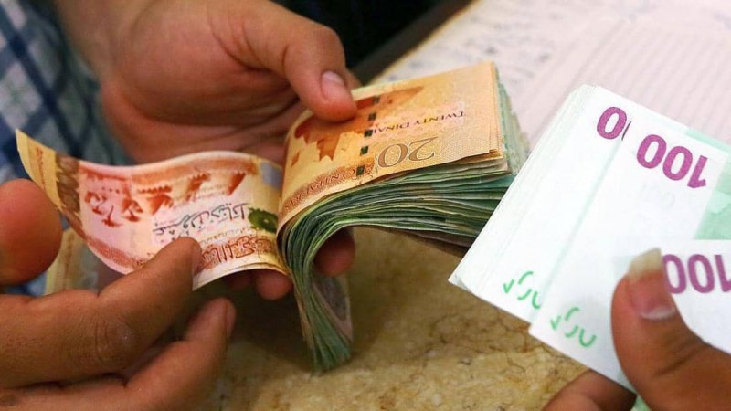 المركزي الليبي يوافق على سعر صرف رسمي جديد للعملة
