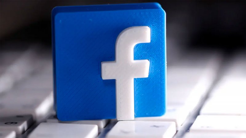 "فيسبوك" تتهم "أبل" بالقضاء على التطبيقات المجانية..ماذا حدث؟