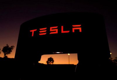 المتداولون يستعدون لأحجام تداول تاريخية قبيل دخول Tesla إلى مؤشر S&P500